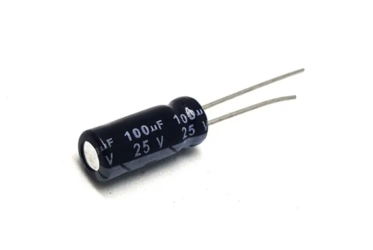 Imagen de Capacitor Electrolítico De Aluminio 100uF 25V 6.3x7 mm